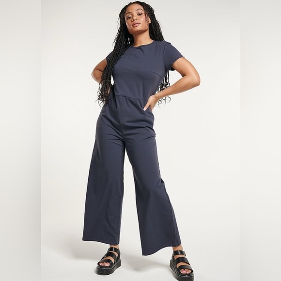 EUC Worn Once Charcoal Gray Jumpsuit with Wide Cropped Leg stretchy Athletic FLX - Picture 1 of 12